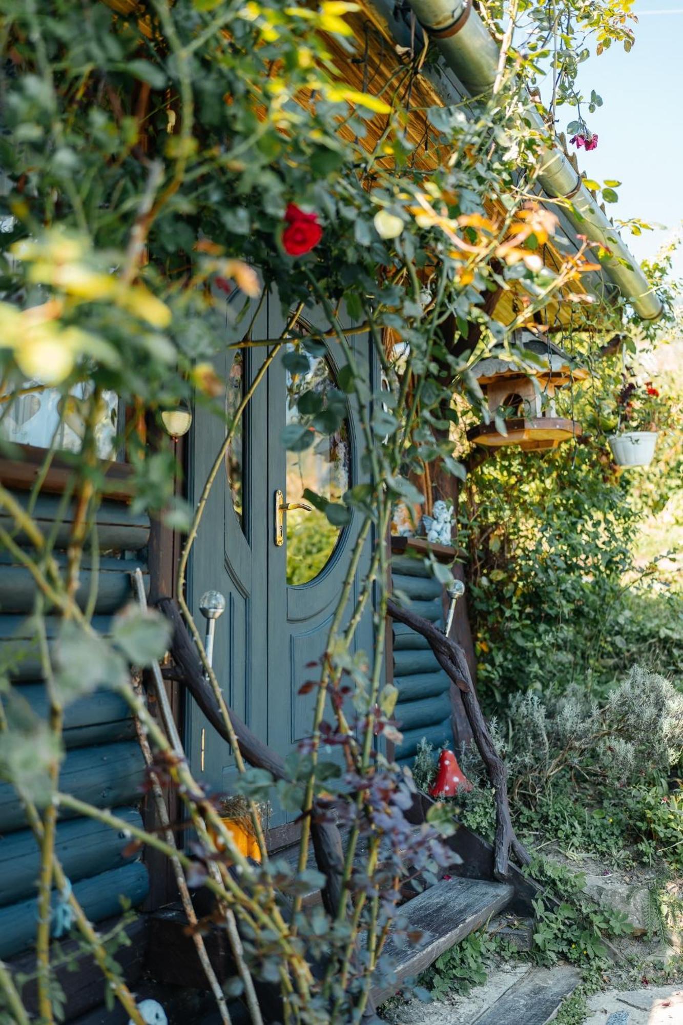 Казковий Дім Та Garden Два Будиночки В Горах З Чаном-Джакузі Slavske Buitenkant foto